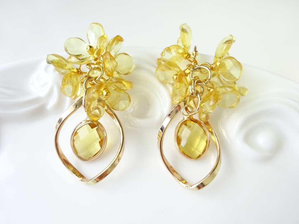 ツイストフープフラワーイエロー(イヤリングOK)