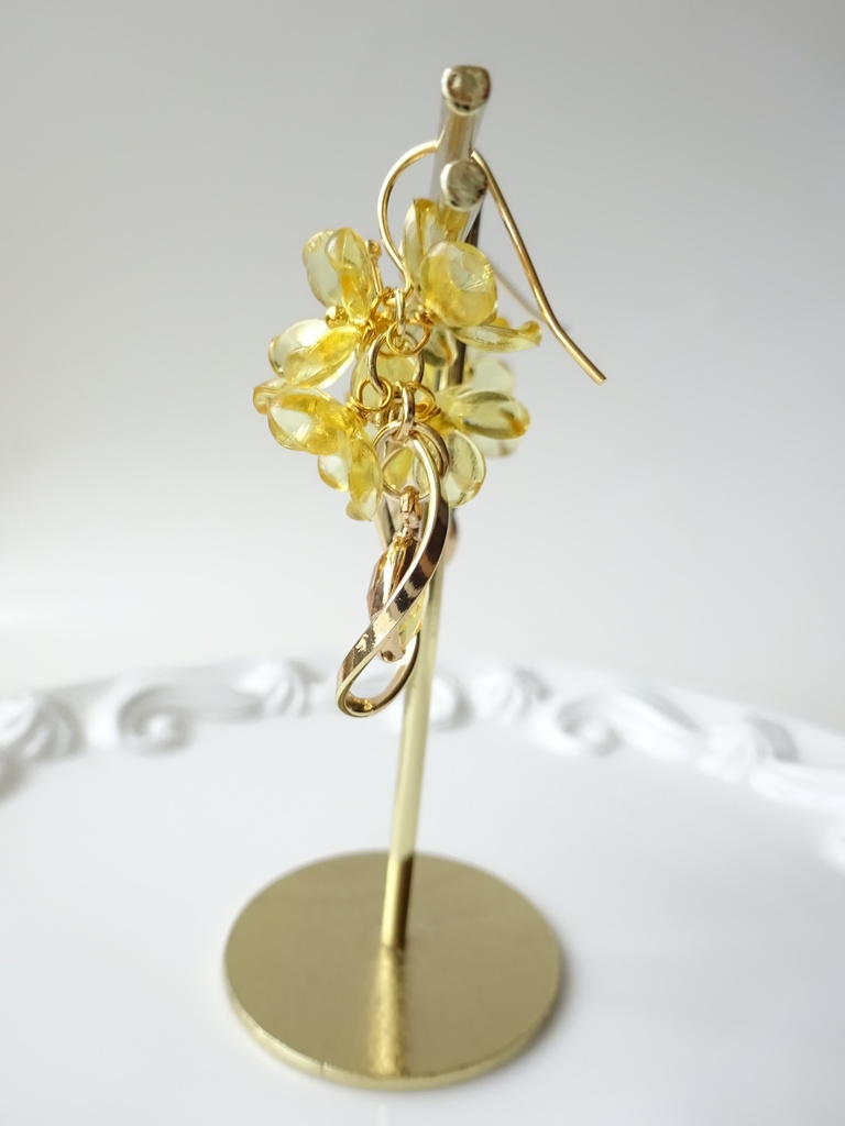 ツイストフープフラワーイエロー(イヤリングOK)