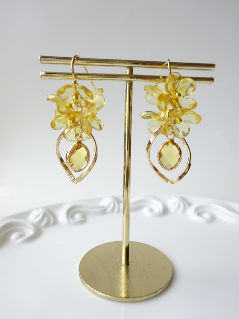 ツイストフープフラワーイエロー(イヤリングOK)