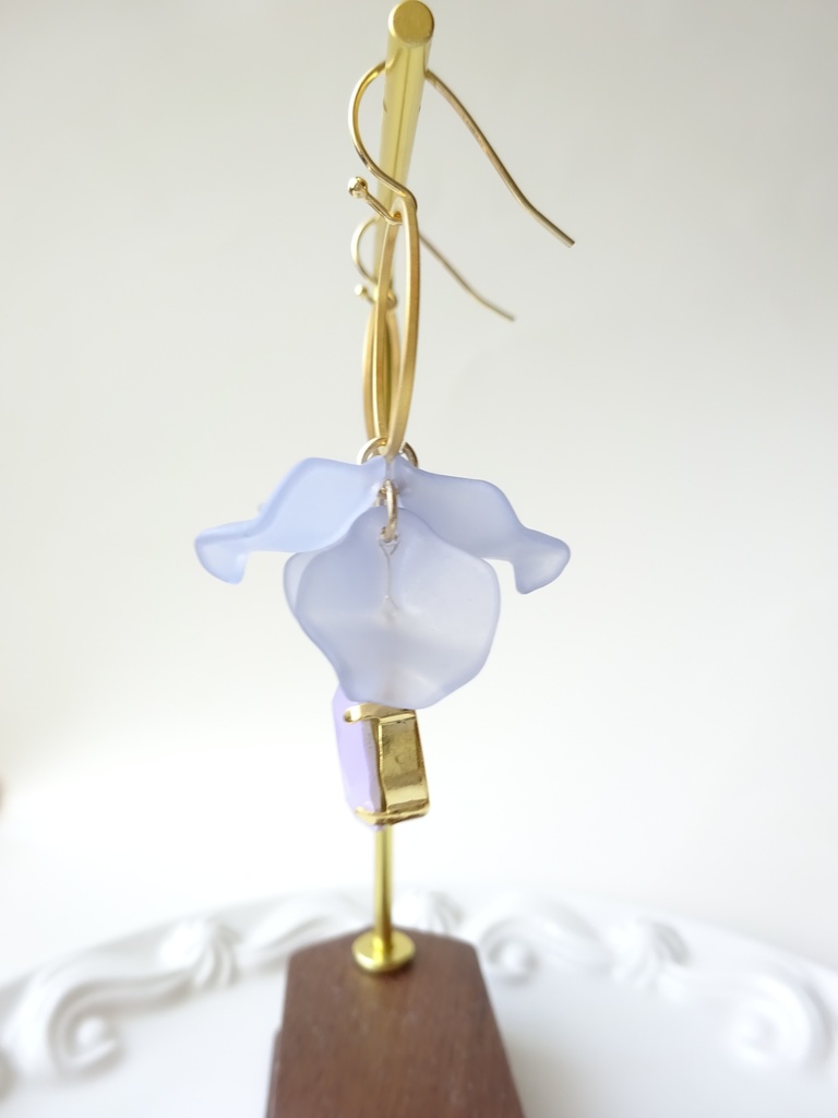 ブルーフォールペタル・ピアス(イヤリングOK)