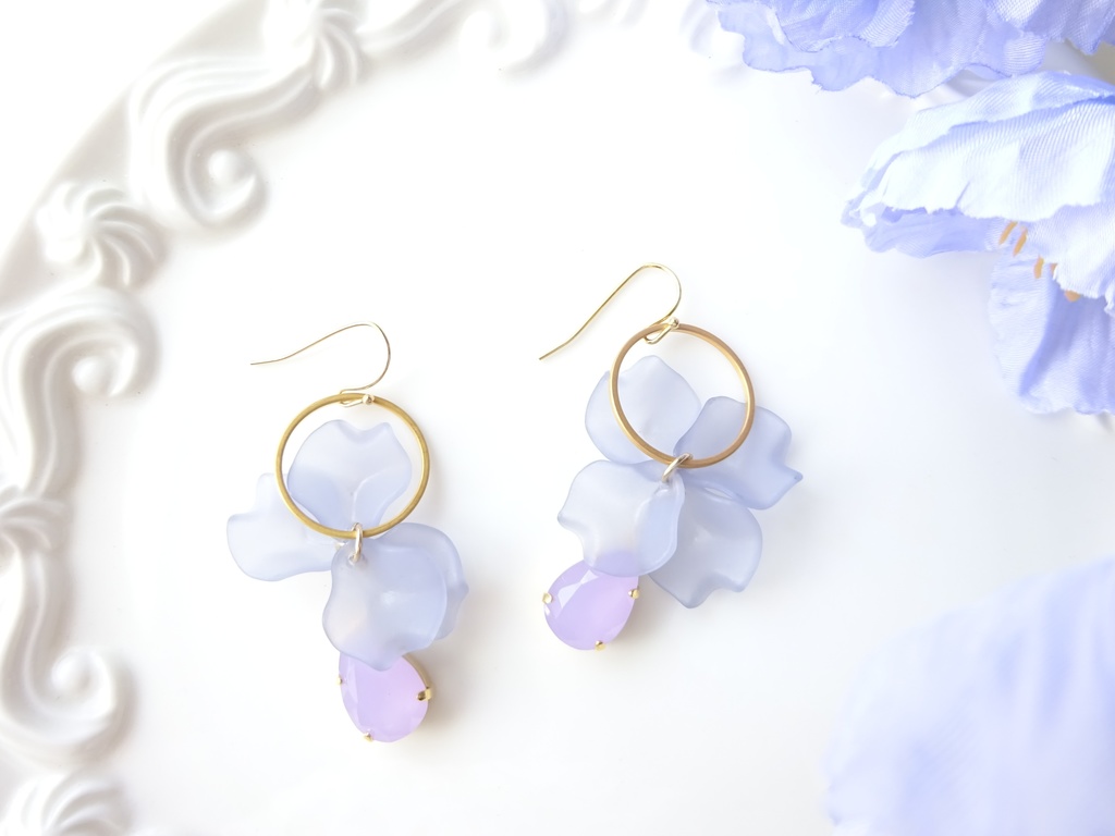 ブルーフォールペタル・ピアス(イヤリングOK)