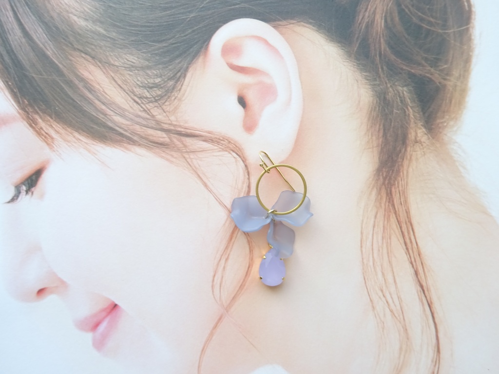 ブルーフォールペタル・ピアス(イヤリングOK)