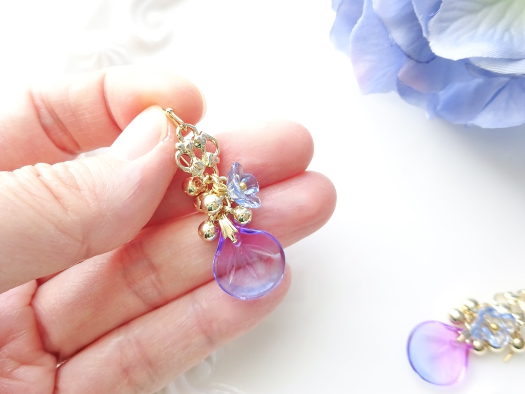 ローズペタル・ピアス・パープルxブルー(イヤリングOK)