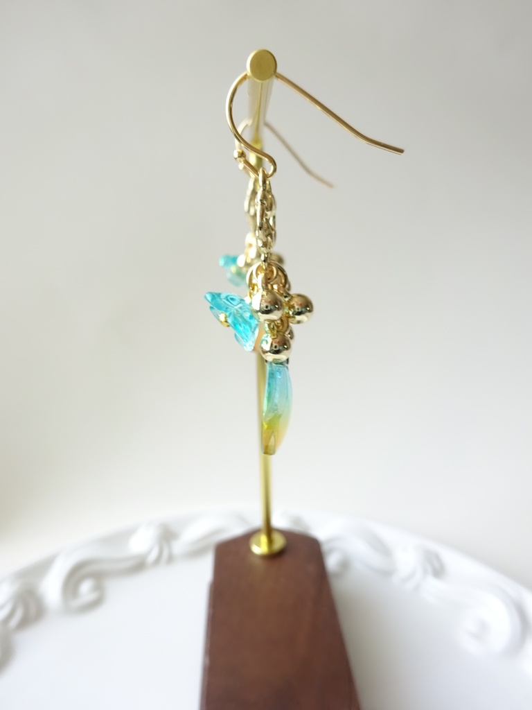 ローズペタル・ピアス・グリーンxイエロー(イヤリングOK)