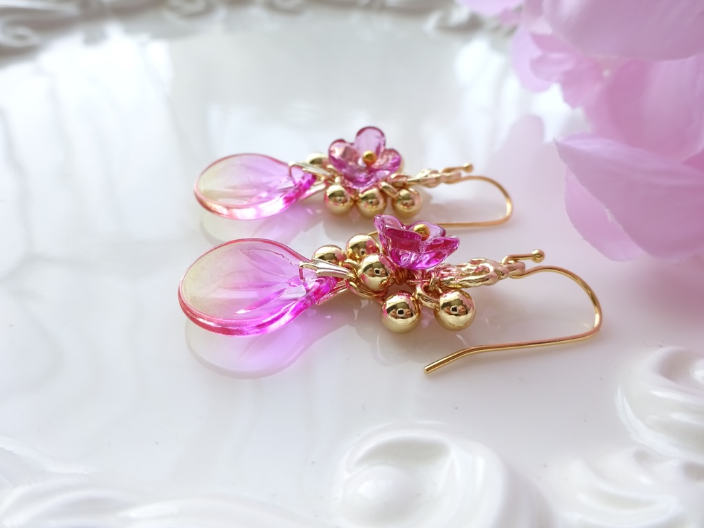 ローズペタル・ピアス・ピンクxイエロー(イヤリングOK)