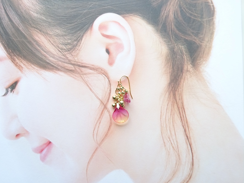 ローズペタル・ピアス・ピンクxイエロー(イヤリングOK)