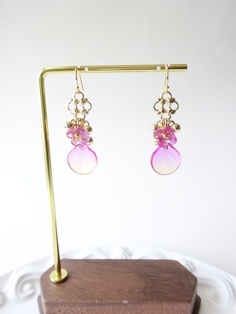 ローズペタル・ピアス・ピンクxイエロー(イヤリングOK)