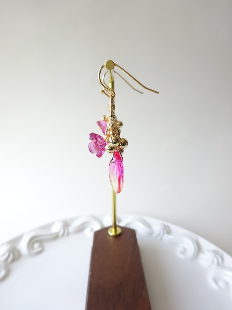 ローズペタル・ピアス・ピンクxイエロー(イヤリングOK)