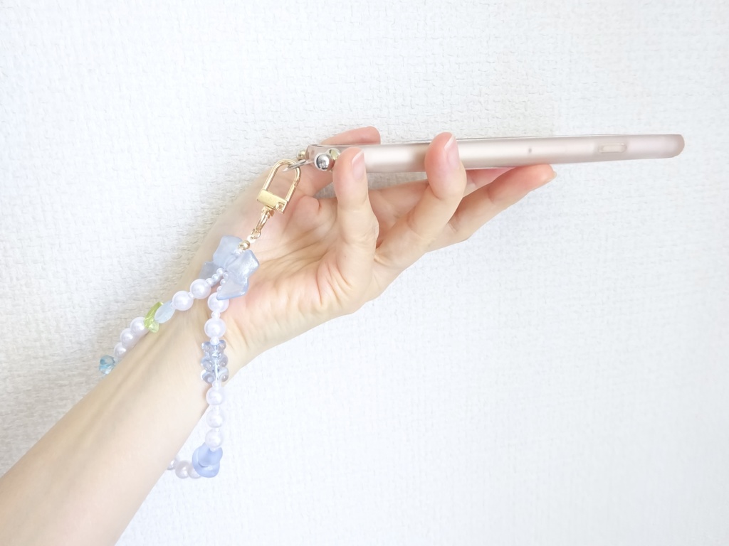 水色のグミベアとひよこのストラップ