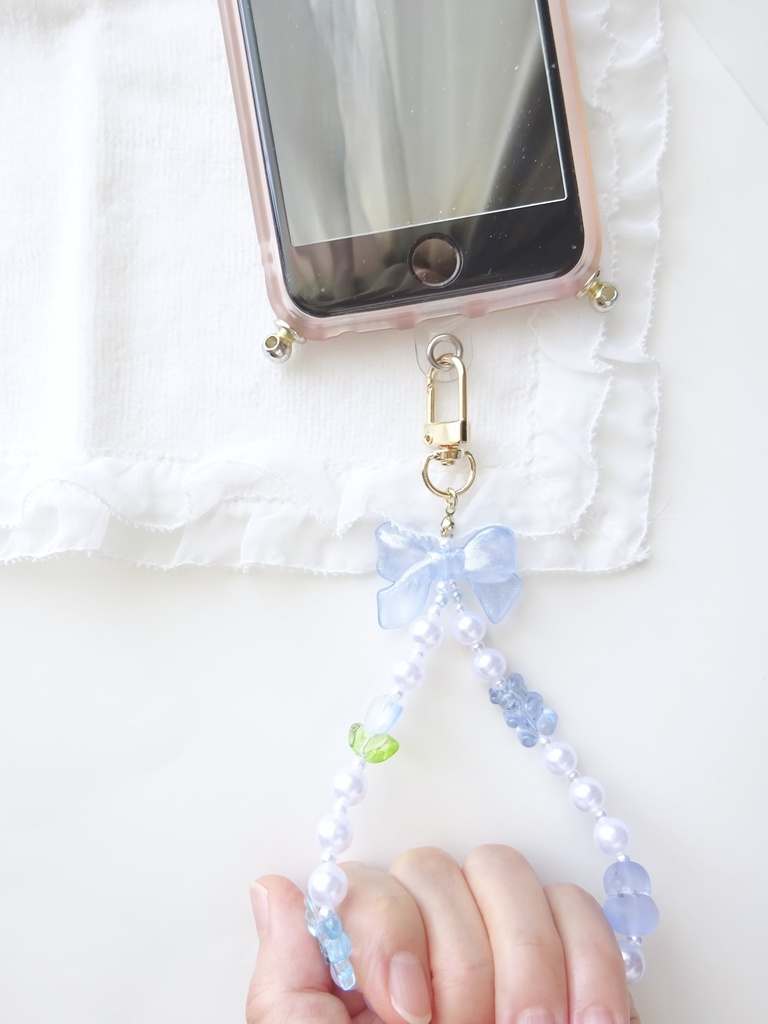 水色のグミベアとひよこのストラップ