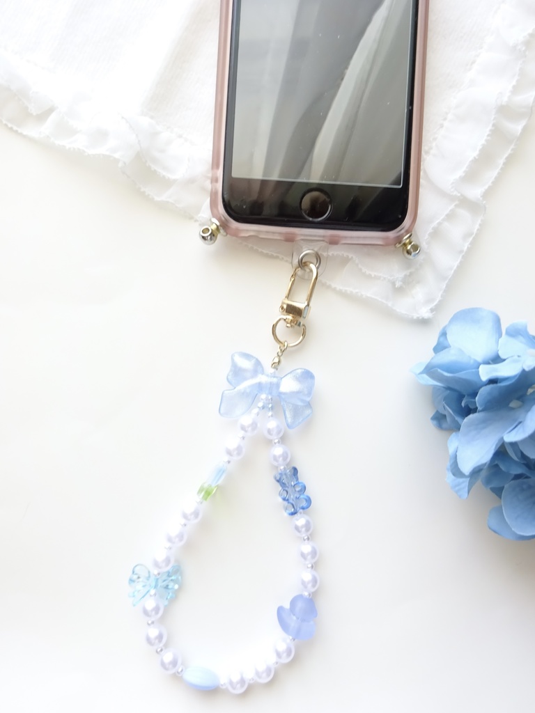 水色のグミベアとひよこのストラップ