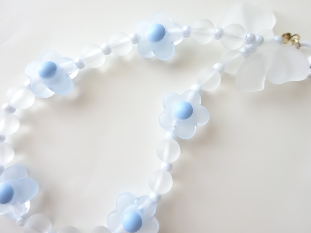 フロストリボンとフラワーのストラップ・ブルー