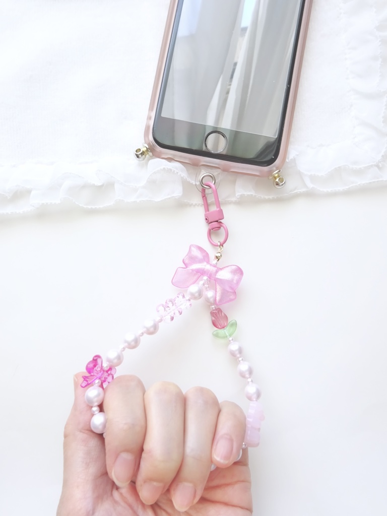 いちごミルクのグミベアストラップ