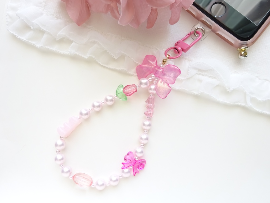 いちごミルクのグミベアストラップ