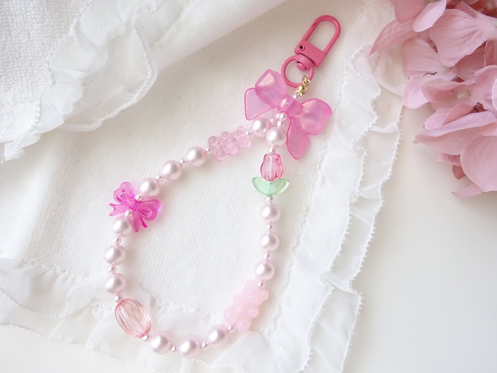 いちごミルクのグミベアストラップ