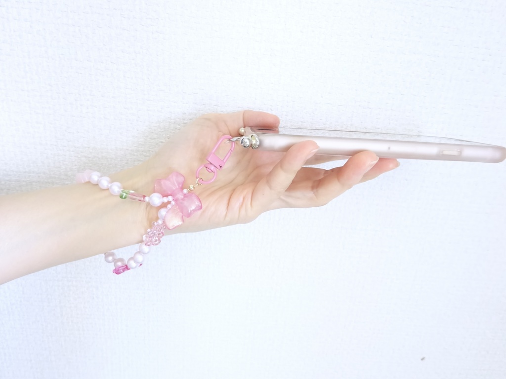 いちごミルクのグミベアストラップ