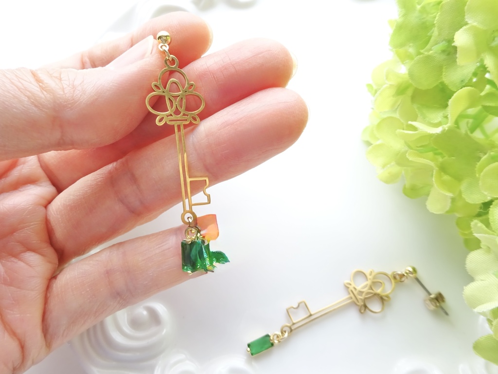 クローバーの鍵のピアス(イヤリングOK)