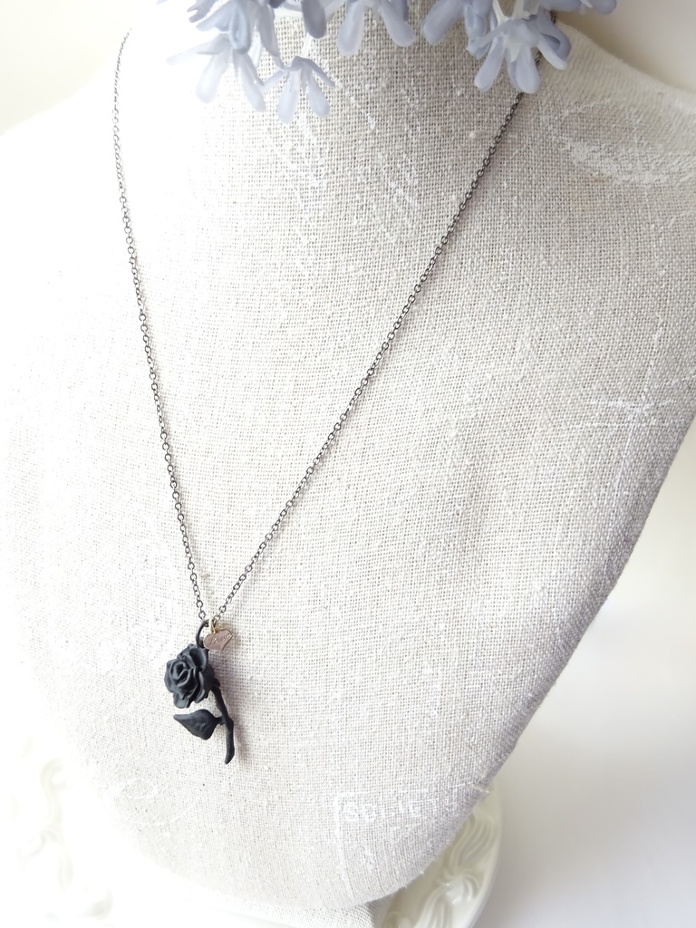 再販* ミッドナイトローズ・ネックレス