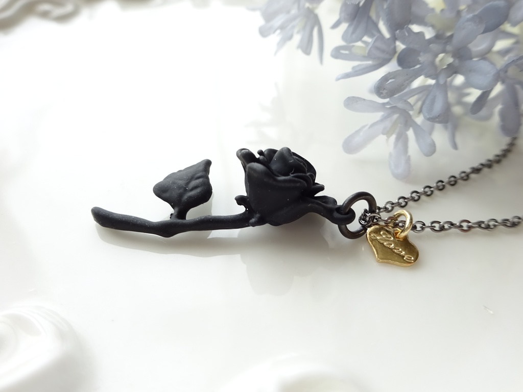 再販* ミッドナイトローズ・ネックレス