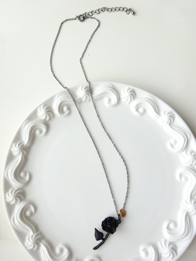 再販* ミッドナイトローズ・ネックレス