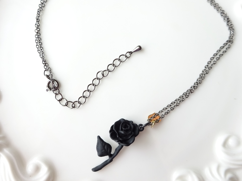 再販* ミッドナイトローズ・ネックレス