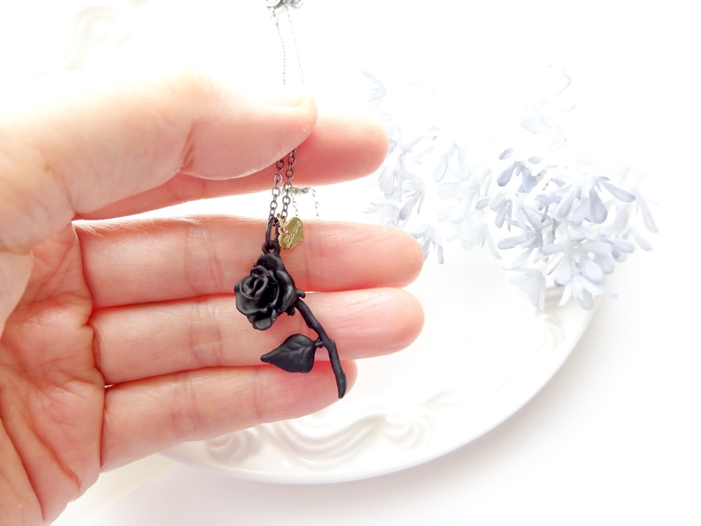 再販* ミッドナイトローズ・ネックレス