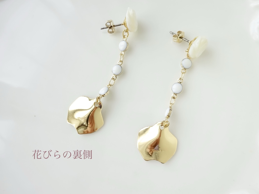 白蝶貝の薔薇のピアス