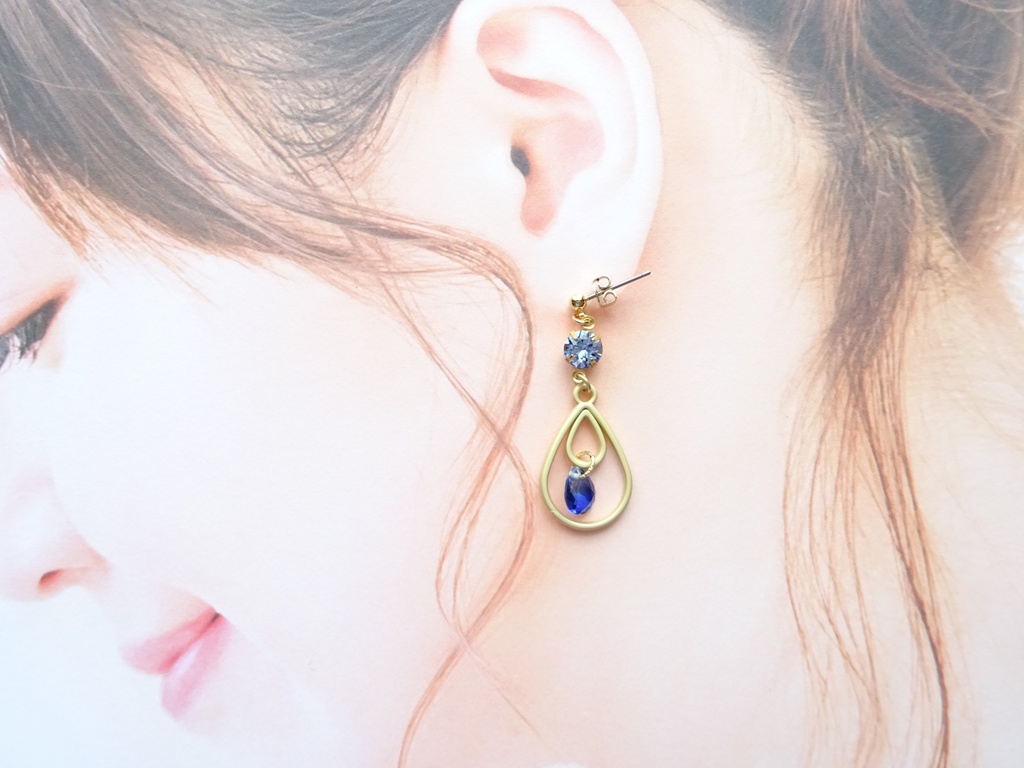 青色雨粒ピアス(イヤリングOK)
