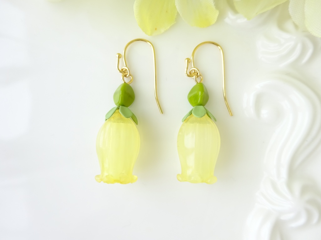 スノードロップのピアス・イエロー(イヤリングOK)