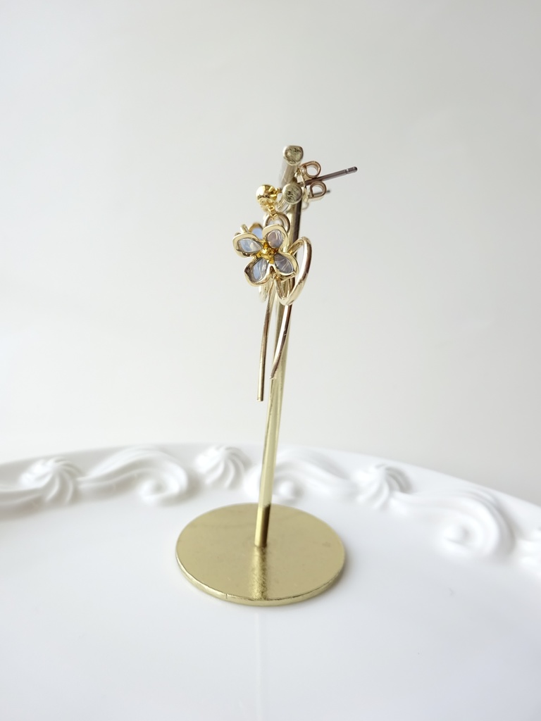 リボンと青い小花のピアス(イヤリングOK)