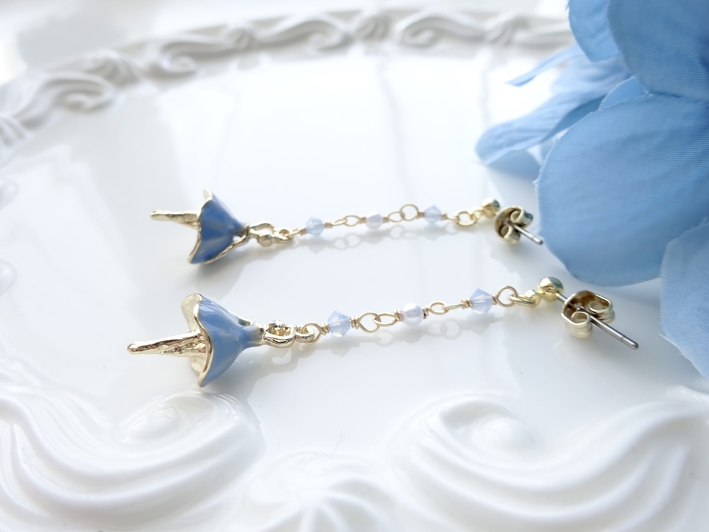 水色バレリーナのピアス(イヤリングOK)