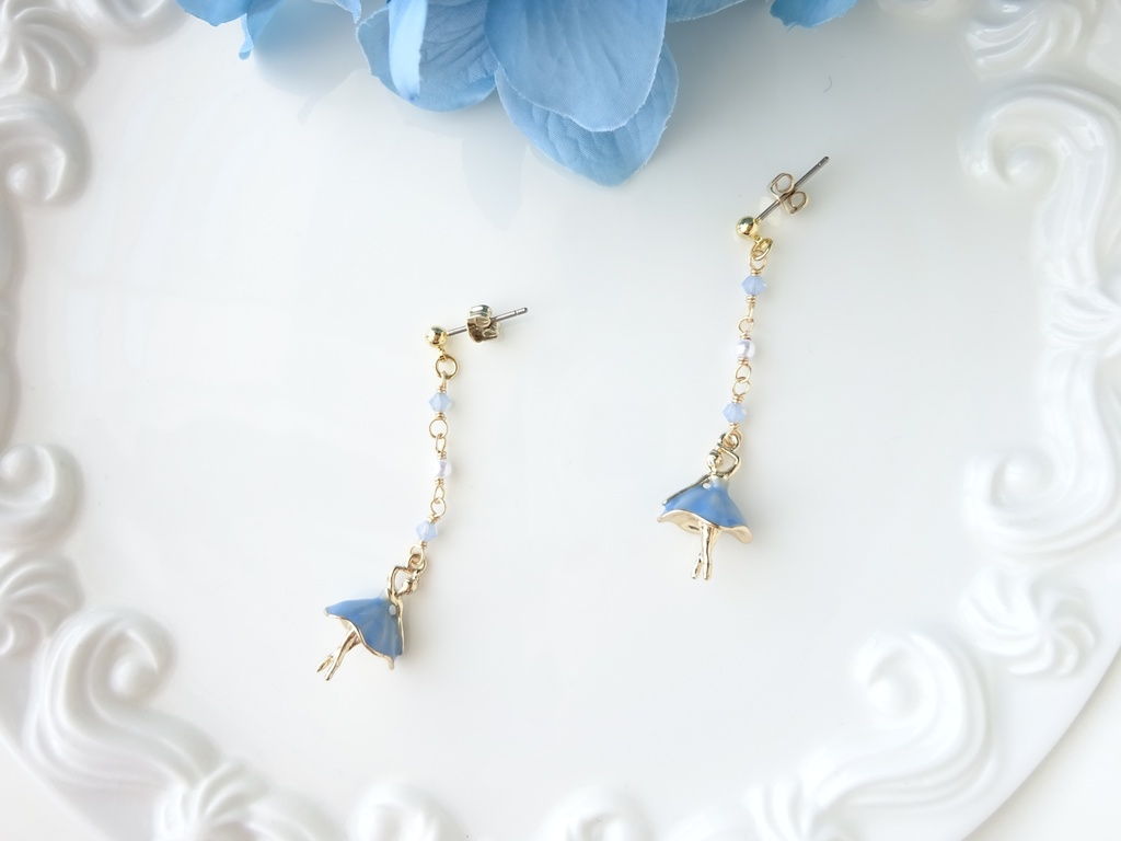 水色バレリーナのピアス(イヤリングOK)