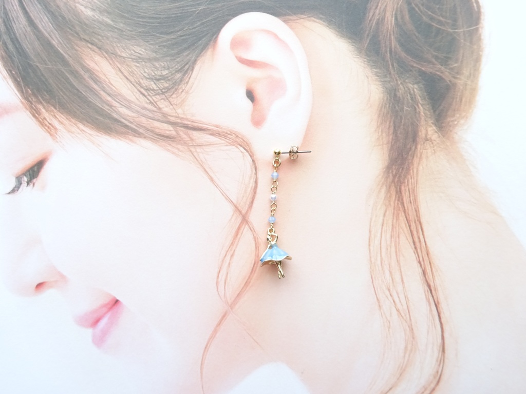 水色バレリーナのピアス(イヤリングOK)