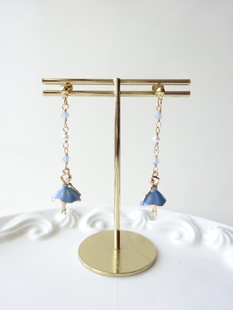 水色バレリーナのピアス(イヤリングOK)