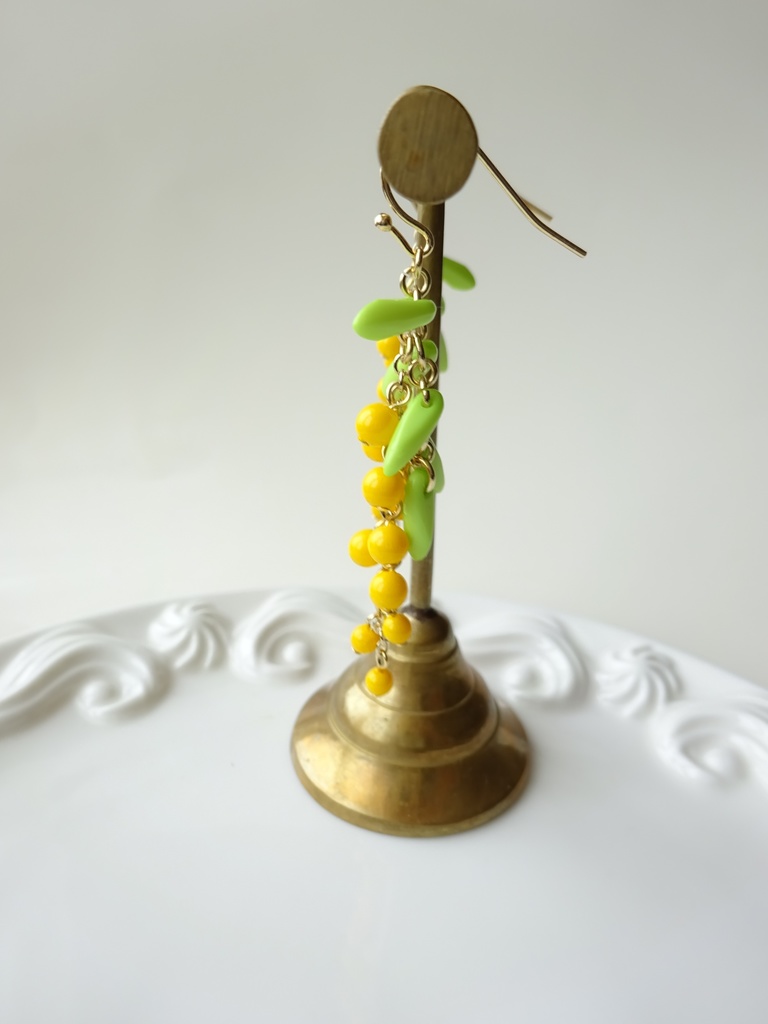 3/6再販*ミモザのピアス(イヤリングOK)