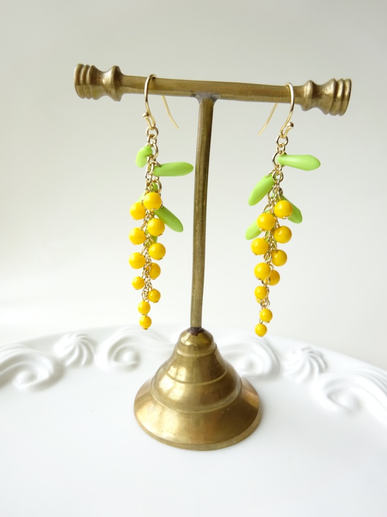 3/6再販*ミモザのピアス(イヤリングOK)