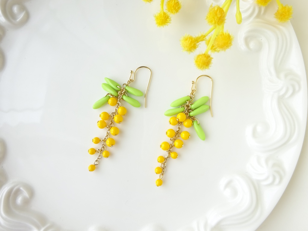 3/6再販*ミモザのピアス(イヤリングOK)