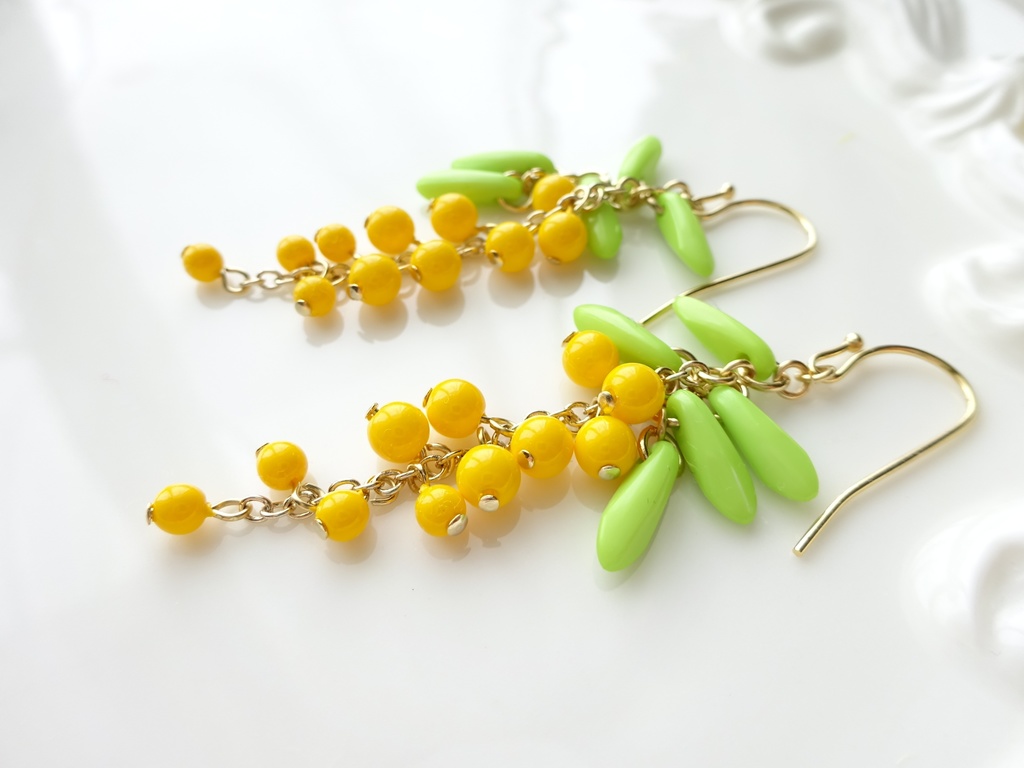 3/6再販*ミモザのピアス(イヤリングOK)
