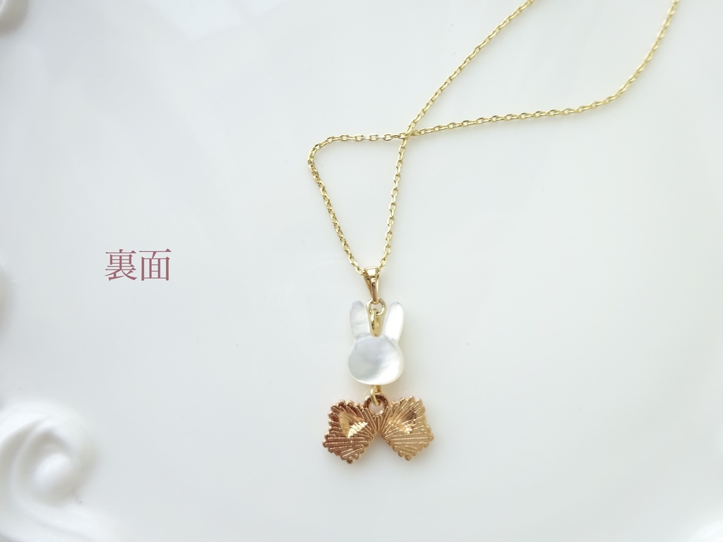 白蝶貝のスプリングバニーネックレス