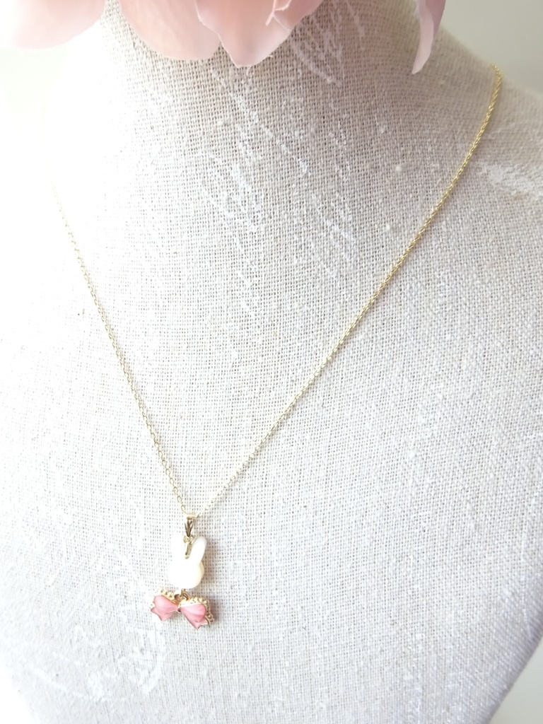 白蝶貝のスプリングバニーネックレス