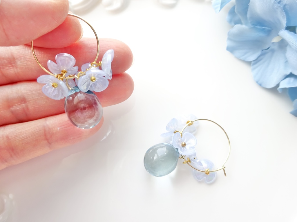 再販・雨粒フープフラワー・青空(イヤリング変更不可)