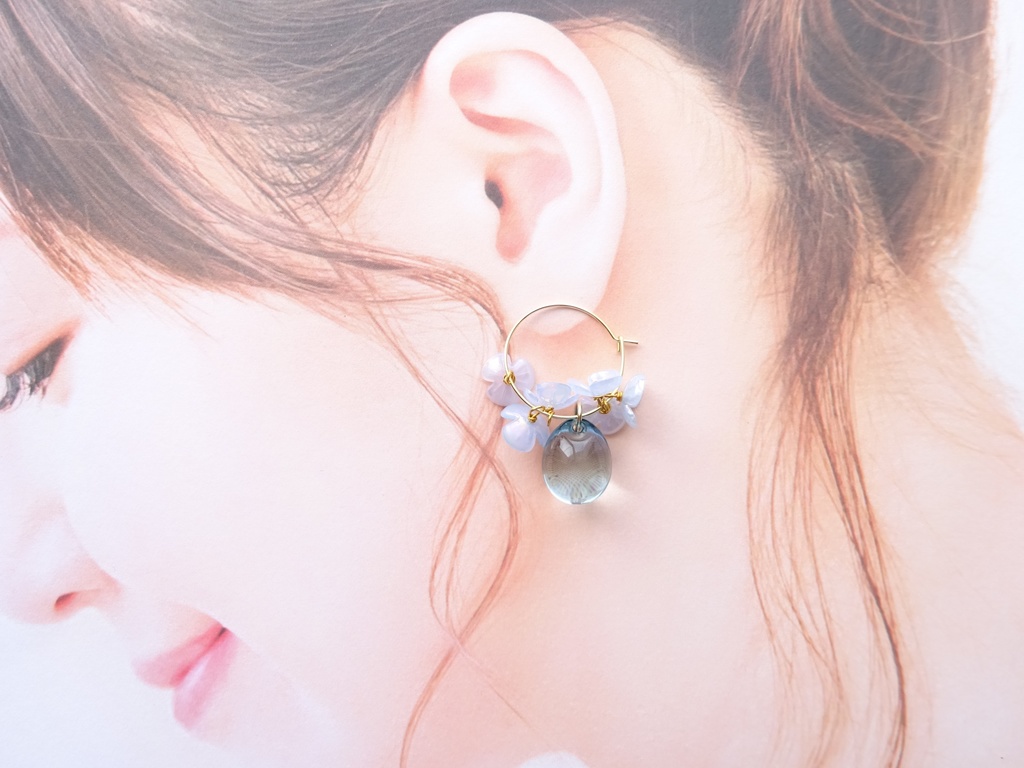 再販・雨粒フープフラワー・青空(イヤリング変更不可)