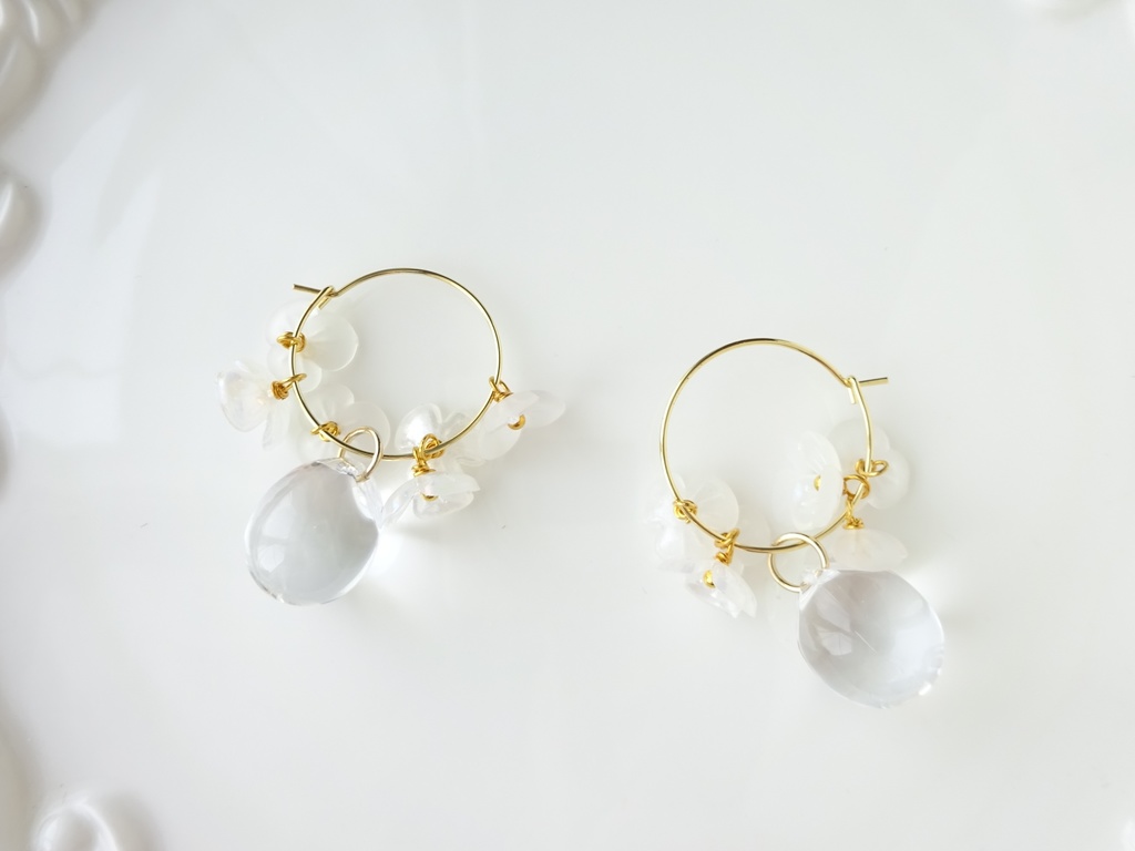 再販・雨粒フープフラワー・ホワイト(イヤリング変更不可)