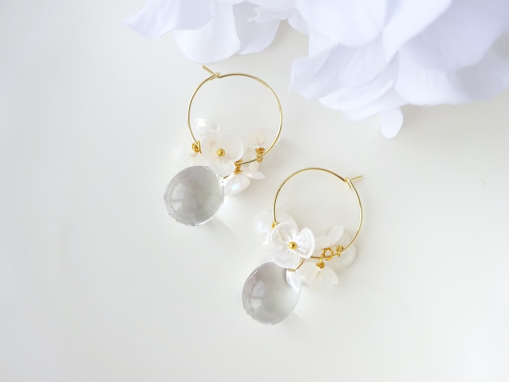 再販・雨粒フープフラワー・ホワイト(イヤリング変更不可)
