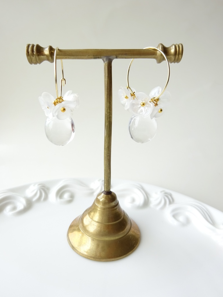 再販・雨粒フープフラワー・ホワイト(イヤリング変更不可)