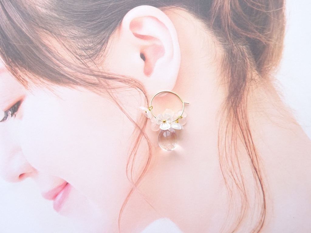 再販・雨粒フープフラワー・ホワイト(イヤリング変更不可)