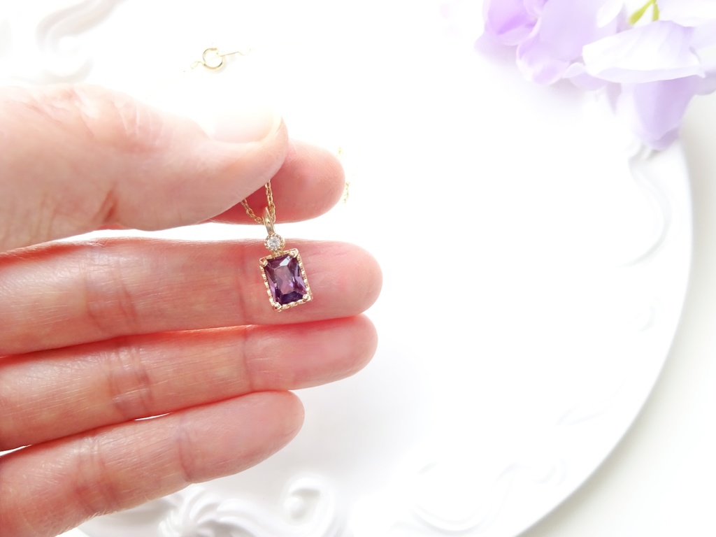 野スミレの香水瓶ネックレス