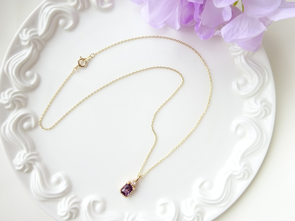 野スミレの香水瓶ネックレス