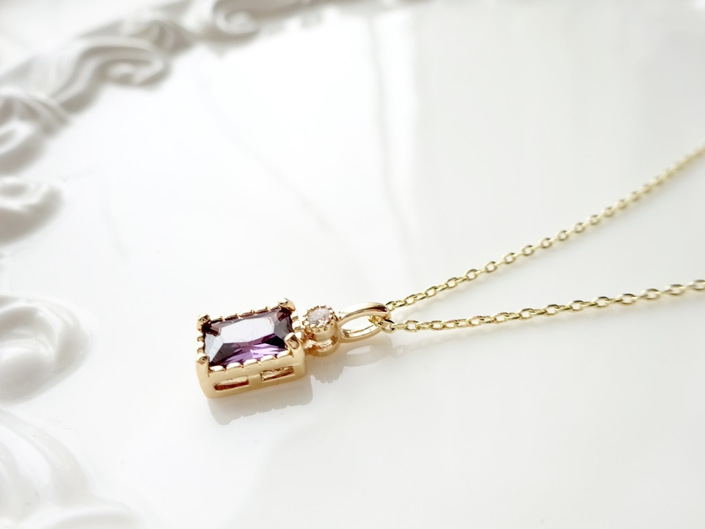 野スミレの香水瓶ネックレス