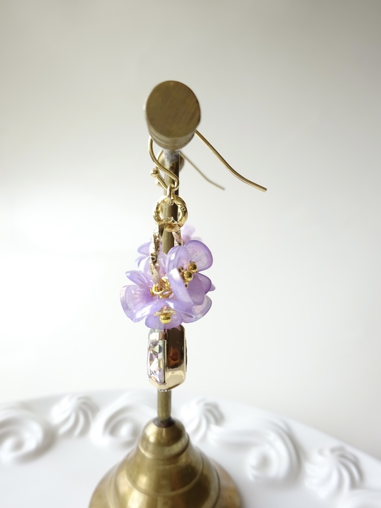 すみれのシャイニードロップピアス(イヤリングOK)